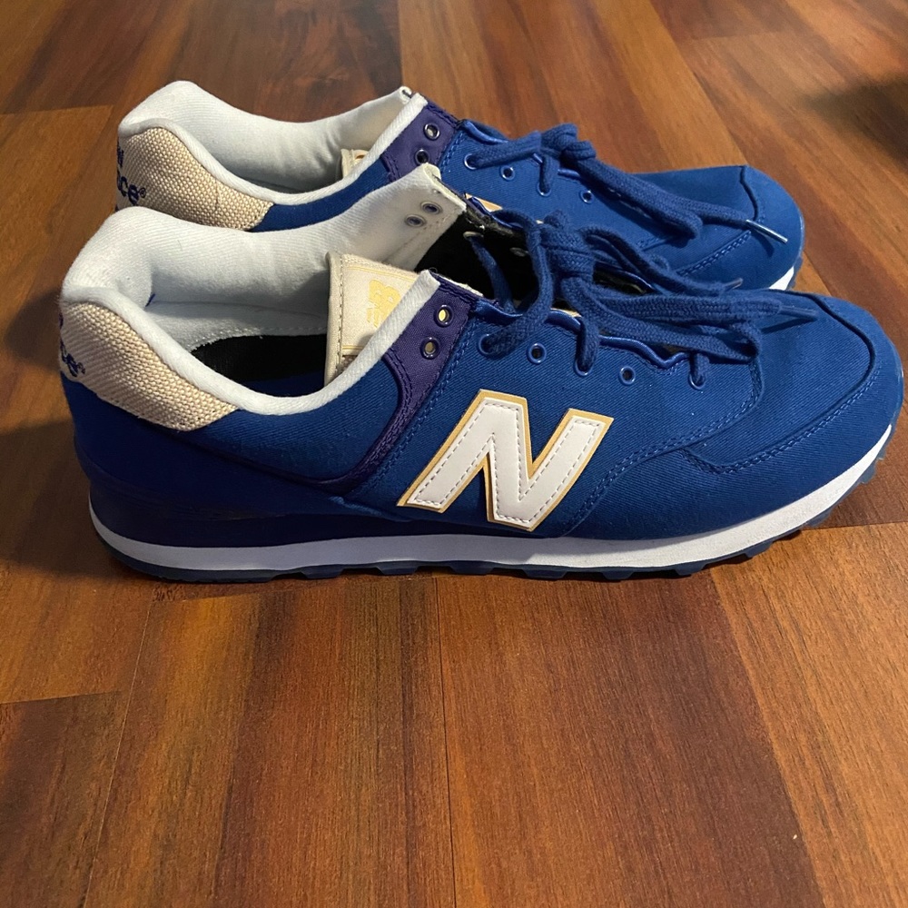 SOLD New Balance 574 - Picture 2 of 8